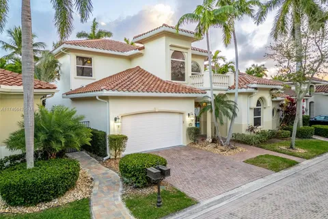 920 Captiva Dr, Hollywood FL 33019