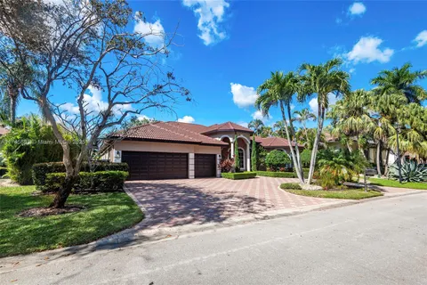 560 W Enclave Cir W, Pembroke Pines FL 33027