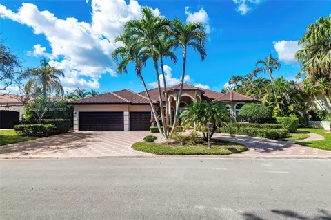 560 W Enclave Cir W, Pembroke Pines FL 33027