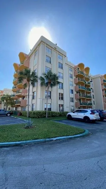 9360 Fontainebleau Blvd # 611, Miami FL 33172