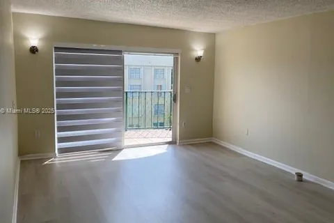 9360 Fontainebleau Blvd # 611, Miami FL 33172