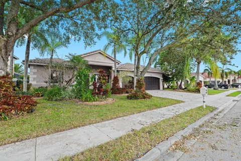 1047 SW 159th Way, Pembroke Pines FL 33027