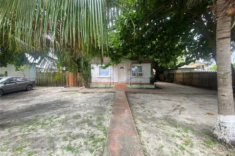 2858 NW 31st Ave, Miami FL 33142