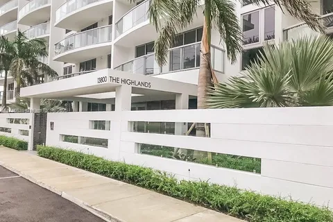 13800 Highland Dr # 610, North Miami Beach FL 33181