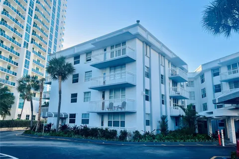 1913 S Ocean Dr # 124, Hallandale Beach FL 33009