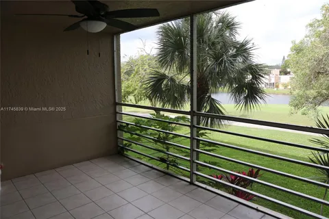 1811 Sabal Palm Dr # 206, Davie FL 33324