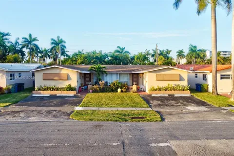 1105 NE 2nd Ct, Hallandale Beach FL 33009