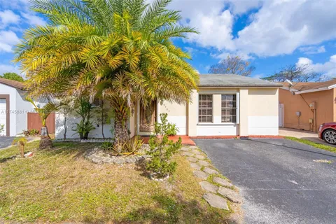 19783 NW 64th Pl, Hialeah FL 33015