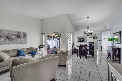 19783 NW 64th Pl, Hialeah FL 33015