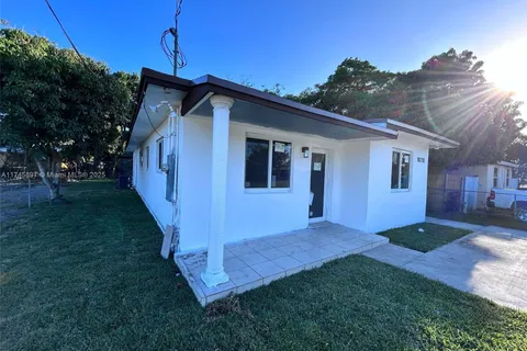 10370 SW 174th Ter, Miami FL 33157