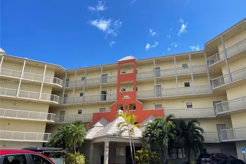 8290 Lake Dr # 223, Doral FL 33166