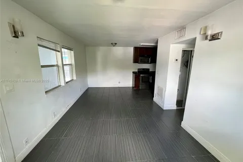 37 SW 14th St # 11, Dania Beach FL 33004