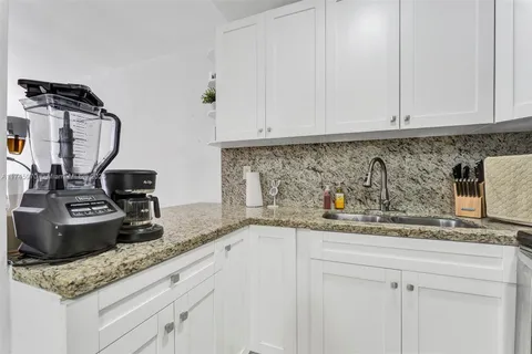 17560 Atlantic Blvd # 103, Sunny Isles Beach FL 33160