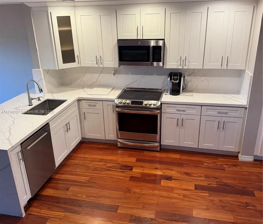 2912 NW 80th Ave, Sunrise FL 33322