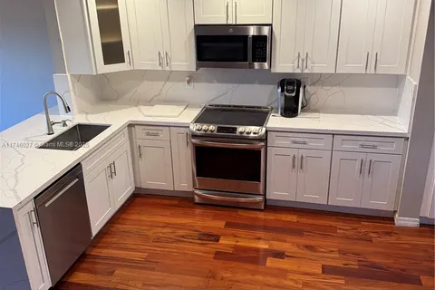 2912 NW 80th Ave, Sunrise FL 33322