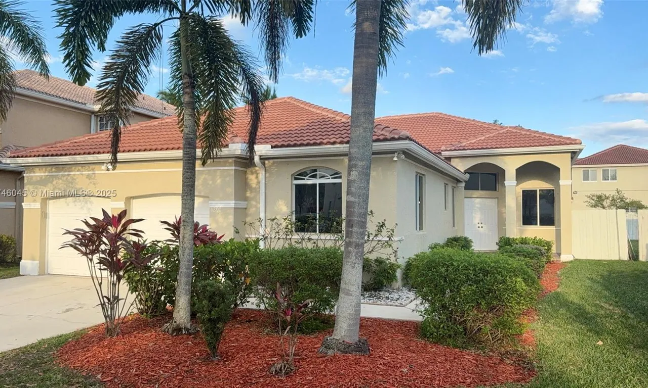 1290 Camellia Ln, Weston FL 33326