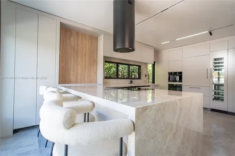 7850 Hawthorne Ave # 0, Miami Beach FL 33141
