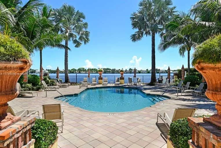 183 Las Brisas Cir, Hypoluxo FL 33462