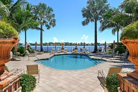183 Las Brisas Cir, Hypoluxo FL 33462