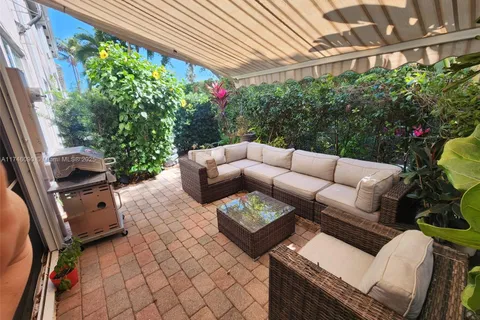 183 Las Brisas Cir, Hypoluxo FL 33462