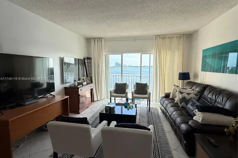 500 Bayview Dr # 628, Sunny Isles Beach FL 33160