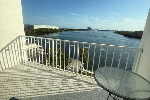 500 Bayview Dr # 628, Sunny Isles Beach FL 33160