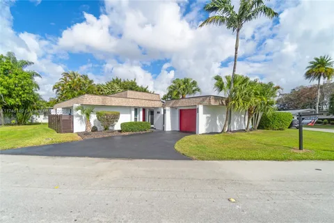 5601 White Cedar Ln, Tamarac FL 33319