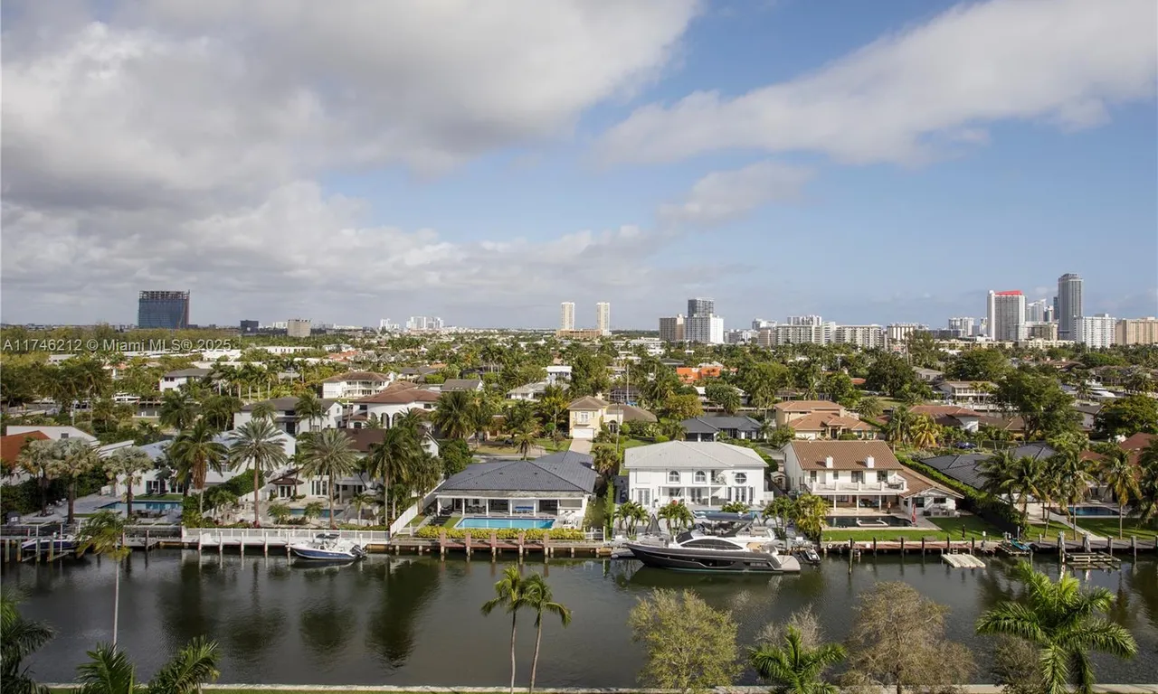 3600 Yacht Club Dr # 902, Aventura FL 33180