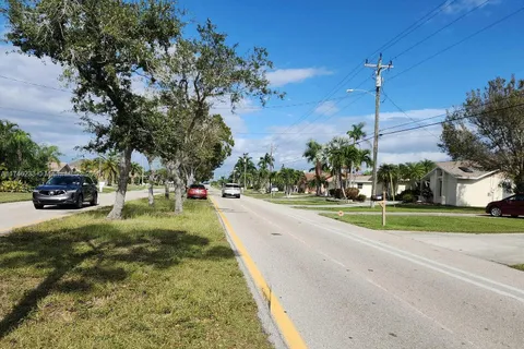 5024 SKYLINE BLVD, Cape Coral FL 33914