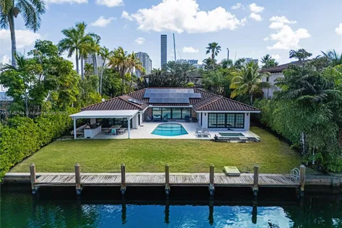 524 Oleander Dr, Hallandale Beach FL 33009