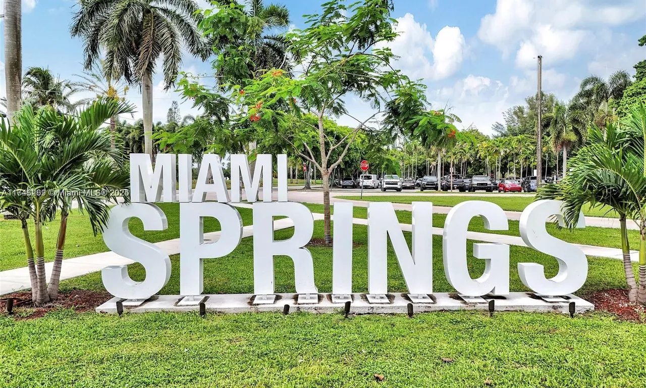 685 Miller Dr # E203, Miami Springs FL 33166