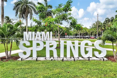 685 Miller Dr # E203, Miami Springs FL 33166
