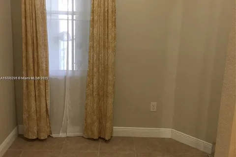 208 SE 29th Ave # 4, Homestead FL 33033