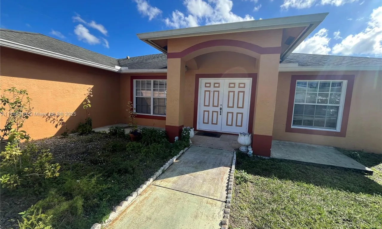 528 NW Placid Ave, Port St. Lucie FL 34983