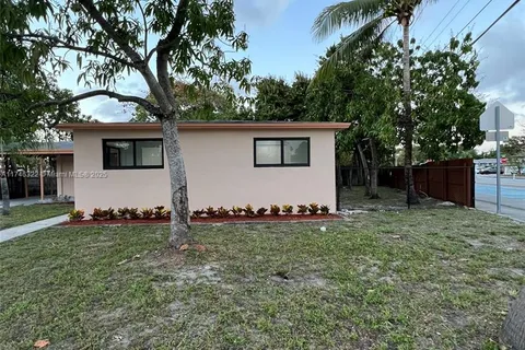 285 NE 43rd St, Deerfield Beach FL 33064