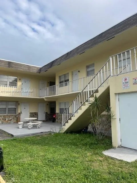 1449 N 14th Way # 202, Hollywood FL 33020