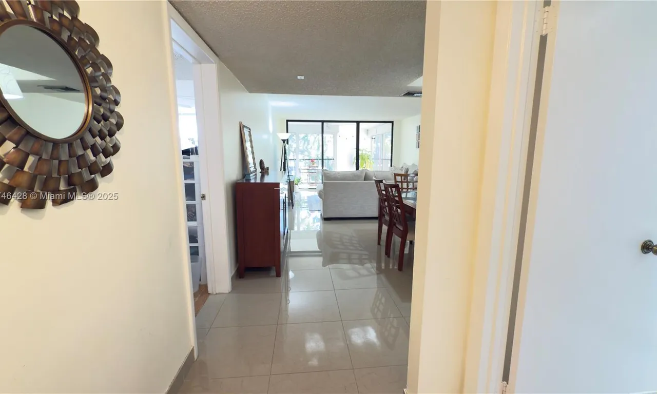 16475 Golf Club Rd # 202, Weston FL 33326