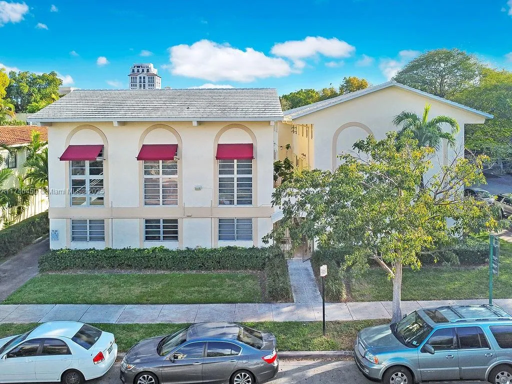 234 Antiquera Ave # 15, Coral Gables FL 33134