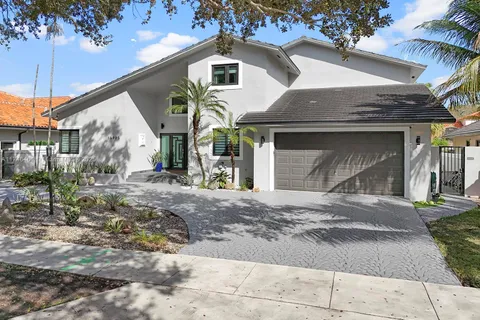 16905 NW 83rd Ct, Miami Lakes FL 33016