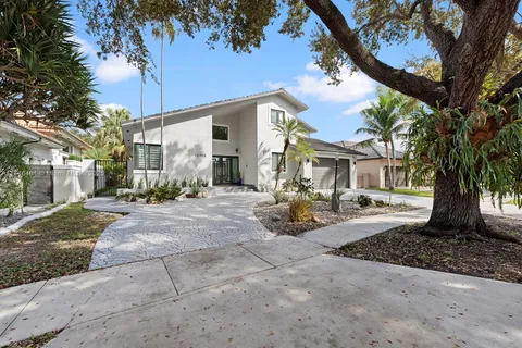 16905 NW 83rd Ct, Miami Lakes FL 33016