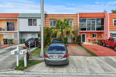 825 W 80th Pl # 825, Hialeah FL 33014