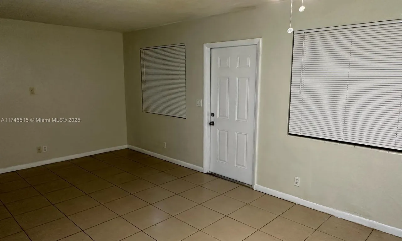 214 SE 8th St # 5, Hallandale Beach FL 33009