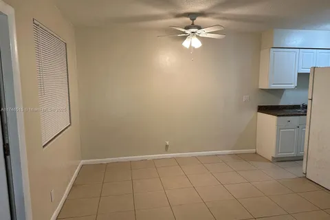 214 SE 8th St # 5, Hallandale Beach FL 33009
