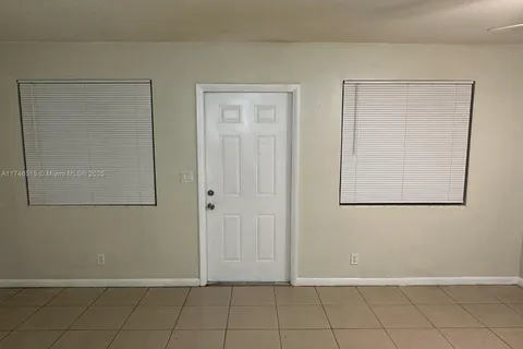 214 SE 8th St # 5, Hallandale Beach FL 33009