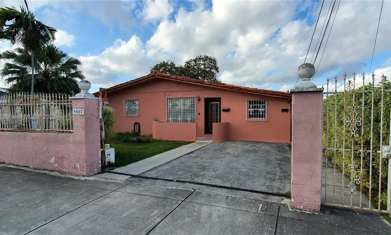 9007 SW 38th St, Miami FL 33165