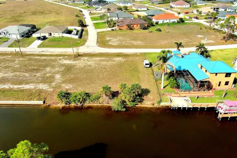 1939 NW 34th Pl, Cape Coral FL 33993