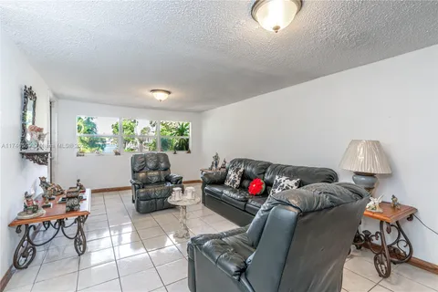 1807 W 68th St # 1807, Hialeah FL 33014