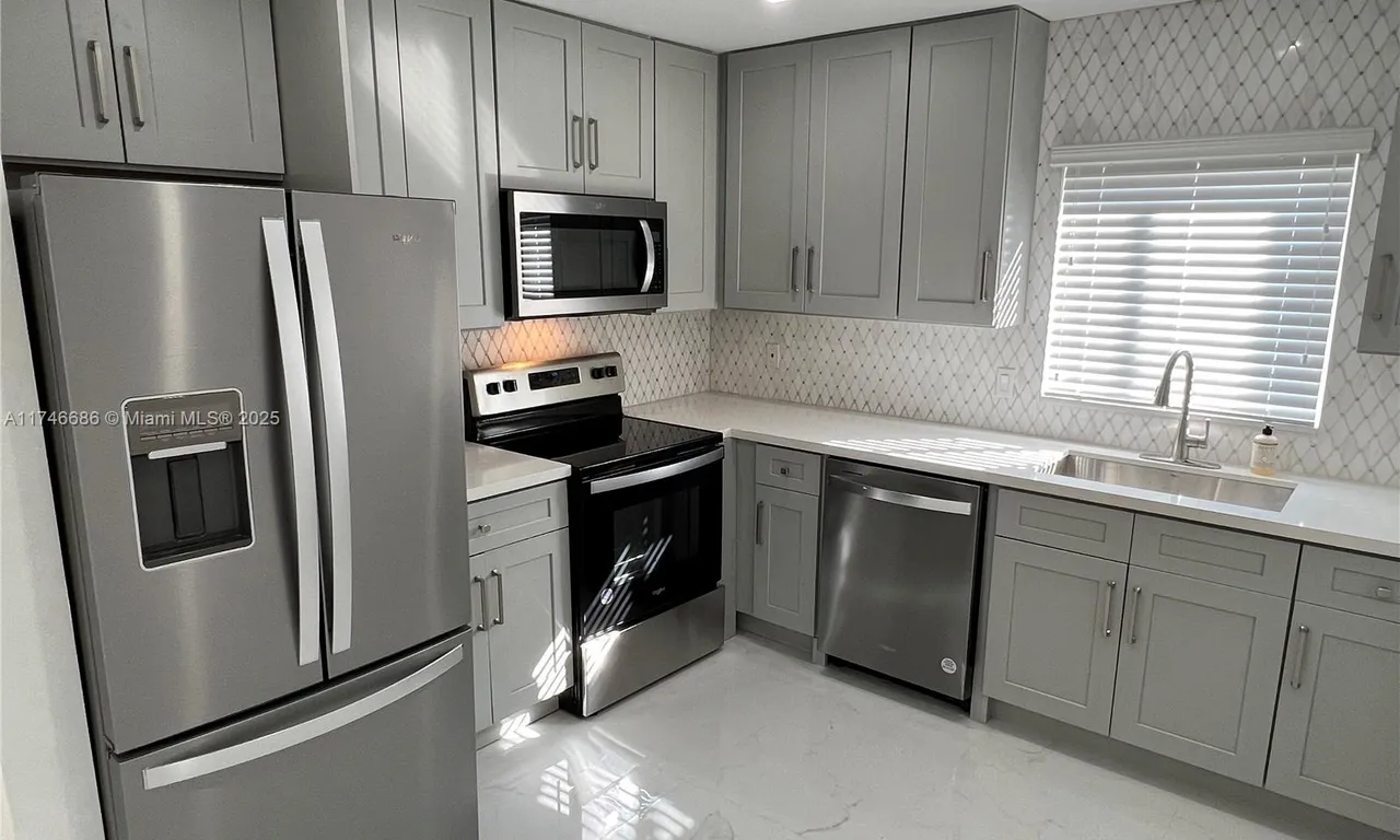 16 SW 5th St # 1, Dania Beach FL 33004