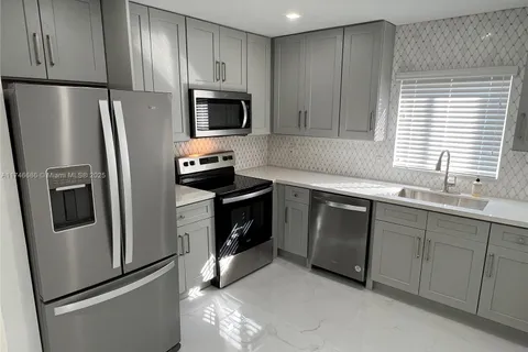 16 SW 5th St # 1, Dania Beach FL 33004
