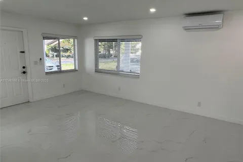 16 SW 5th St # 1, Dania Beach FL 33004